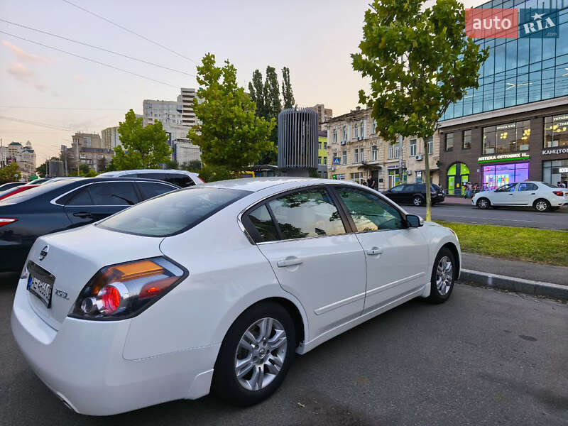 Седан Nissan Altima 2011 в Киеве фото 6 Седан Nissan Altima 2011 в Киеве