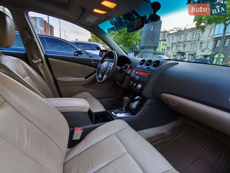 Седан Nissan Altima 2011 в Киеве фото 17 Седан Nissan Altima 2011 в Киеве
