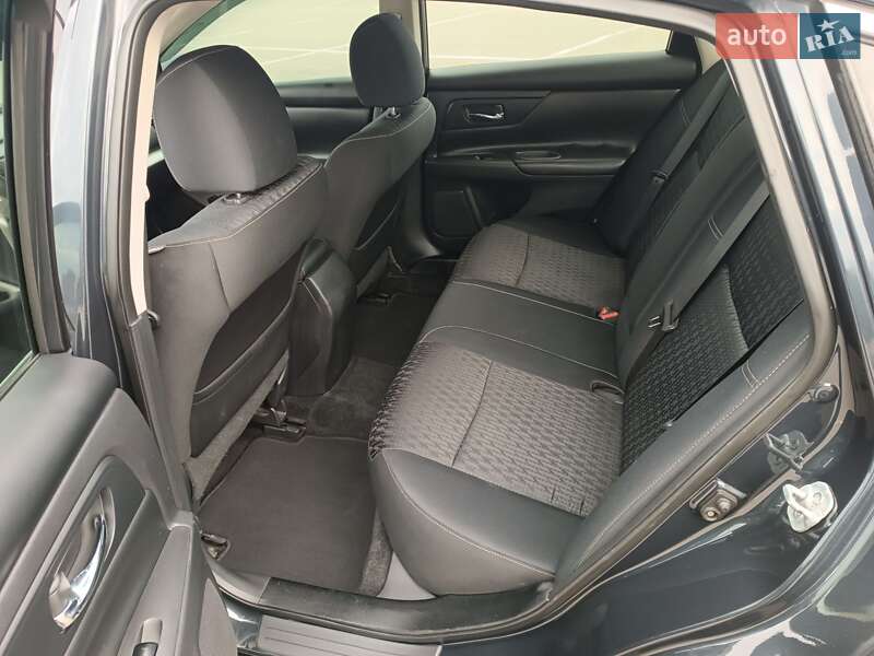 Седан Nissan Altima 2016 в Белогородке