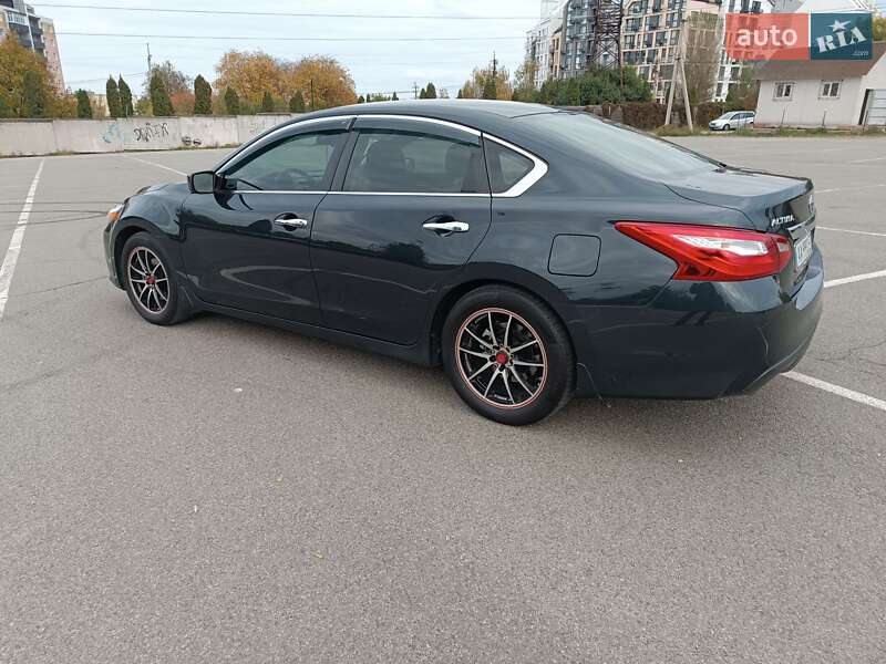 Седан Nissan Altima 2016 в Белогородке