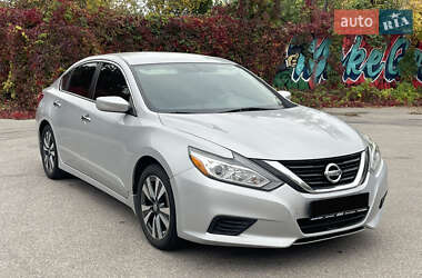 Седан Nissan Altima 2016 в 