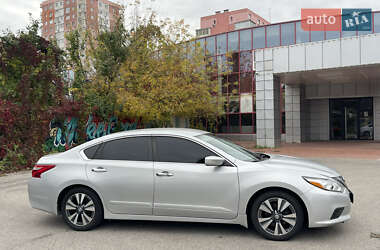 Седан Nissan Altima 2016 в 