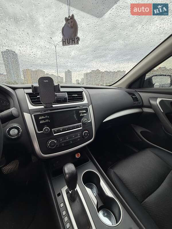 Седан Nissan Altima 2017 в Киеве