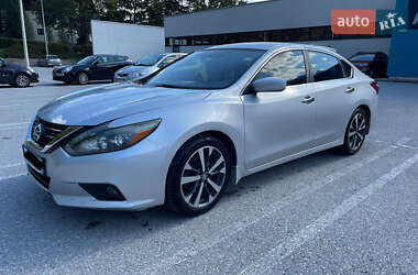 Седан Nissan Altima 2016 в Києві