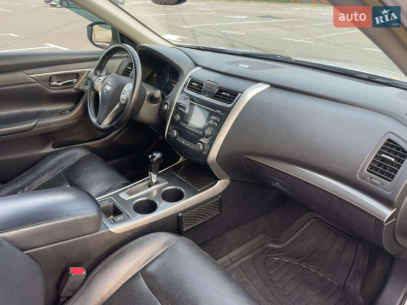Седан Nissan Altima 2013 в Киеве