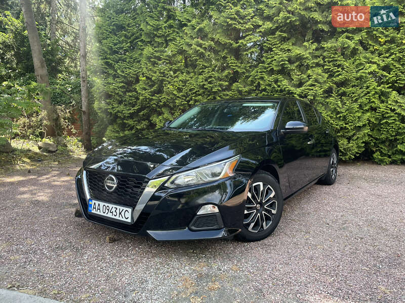 Седан Nissan Altima 2019 в Киеве