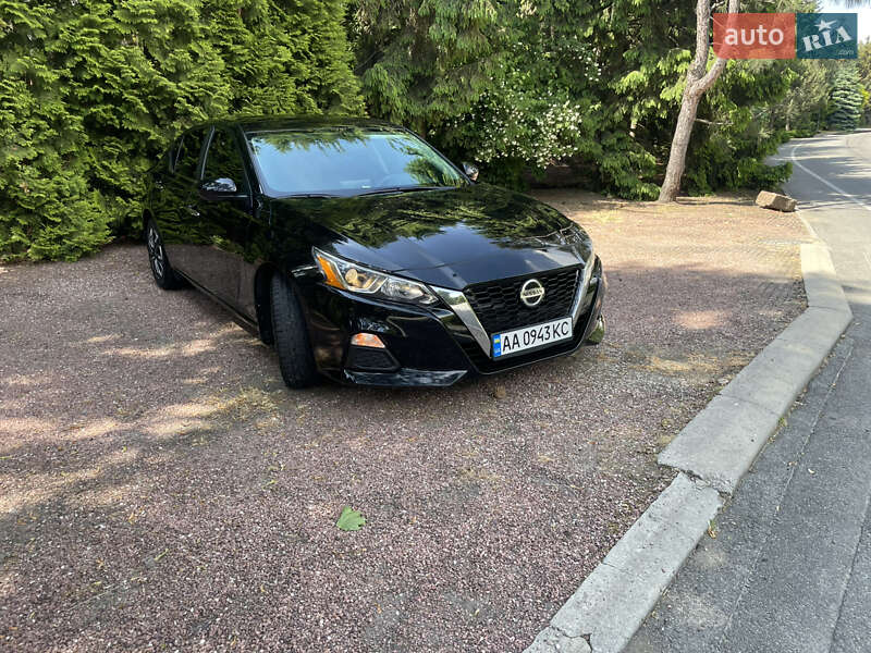 Седан Nissan Altima 2019 в Киеве