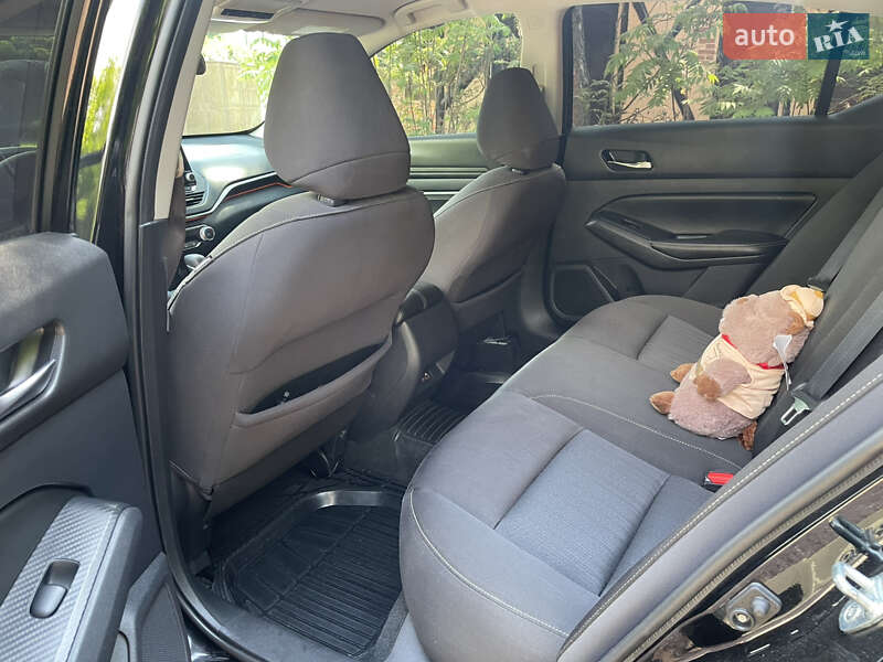 Седан Nissan Altima 2019 в Киеве