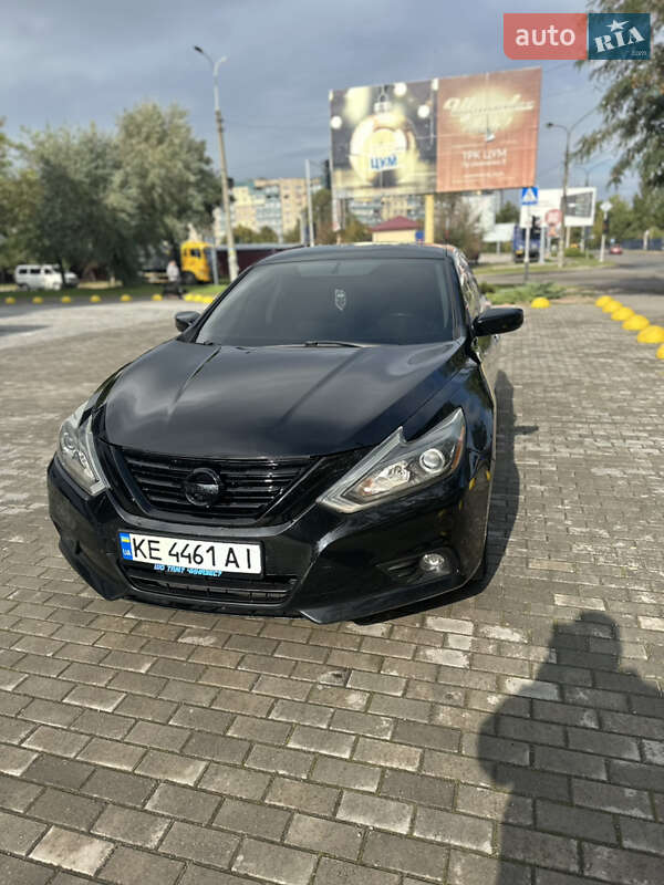 Седан Nissan Altima 2016 в Каменском