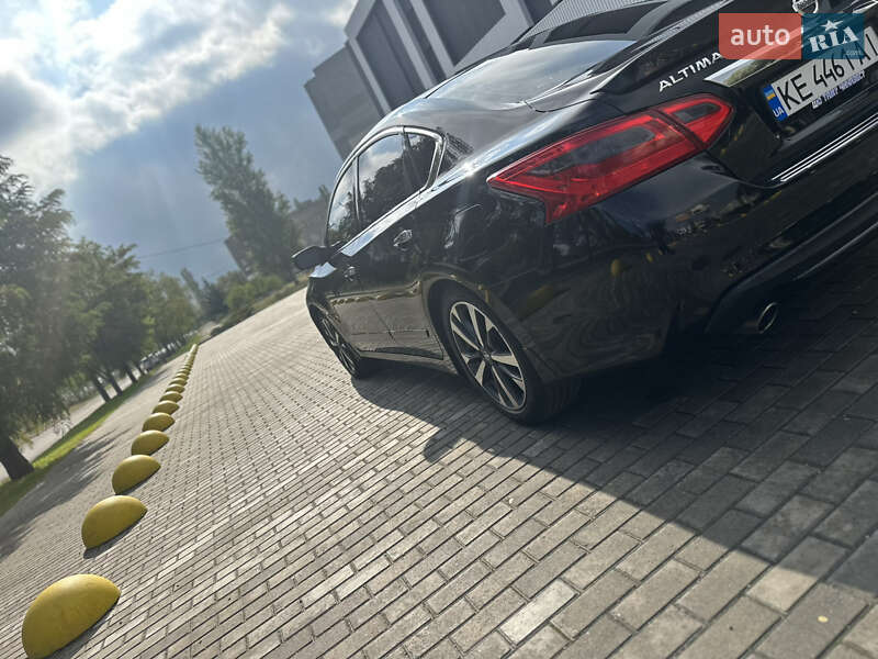 Седан Nissan Altima 2016 в Каменском