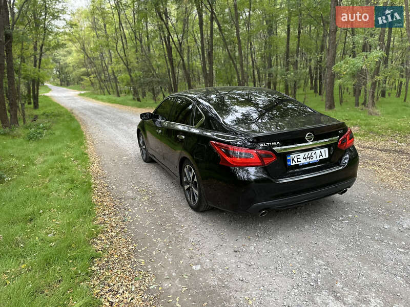 Седан Nissan Altima 2016 в Каменском