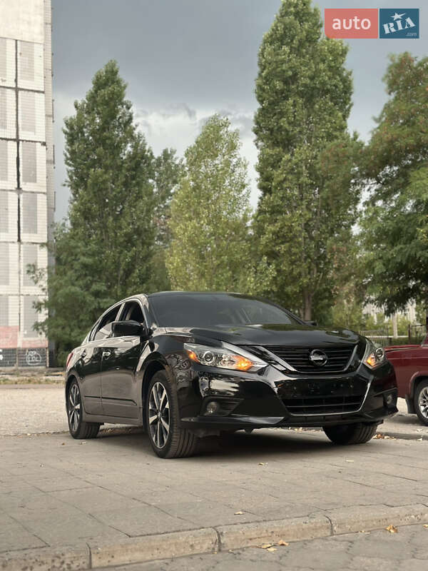 Седан Nissan Altima 2016 в Каменском