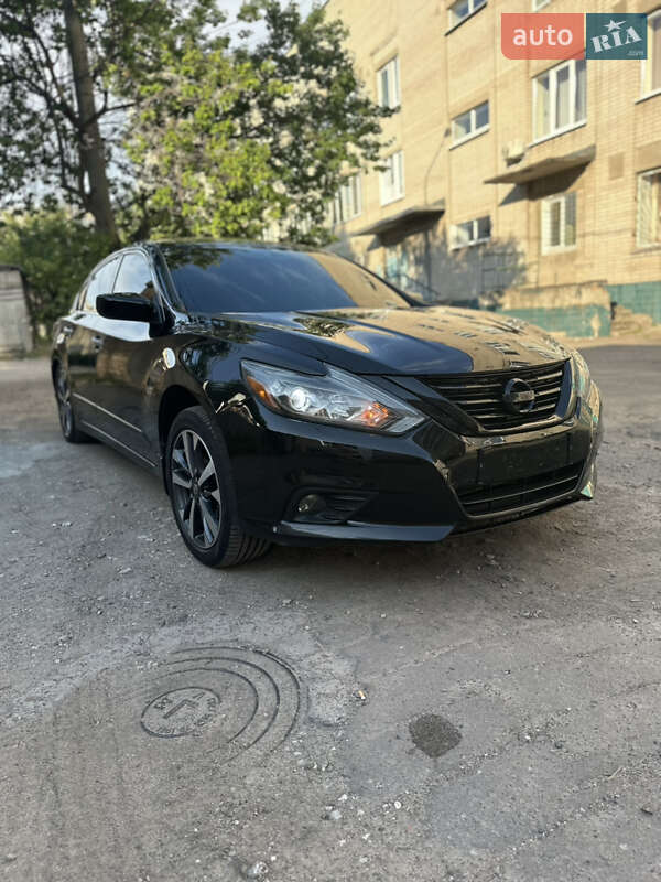 Седан Nissan Altima 2016 в Каменском