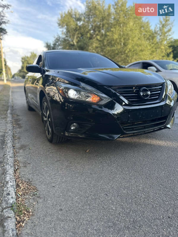 Седан Nissan Altima 2016 в Каменском