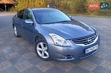 Седан Nissan Altima 2010 в Судовой Вишне