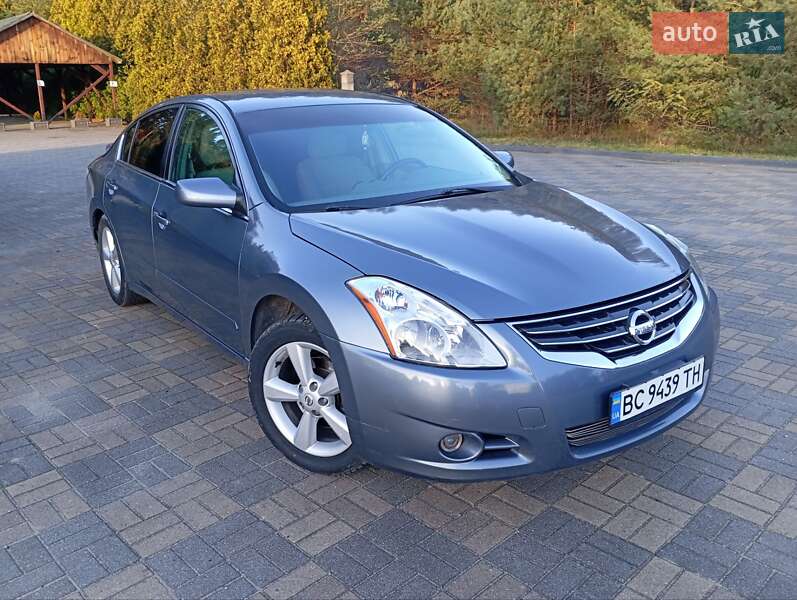 Седан Nissan Altima 2010 в Судовой Вишне