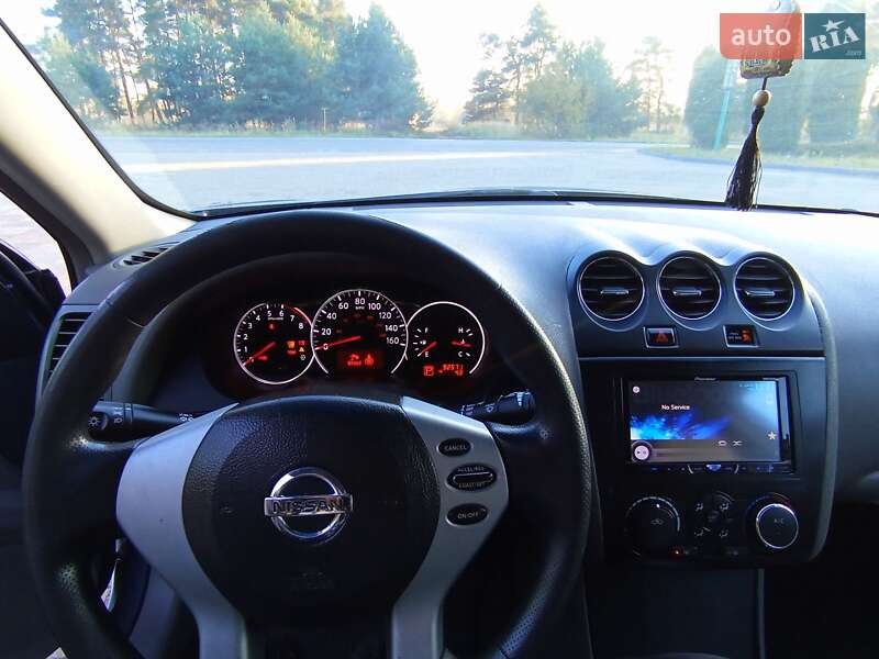 Седан Nissan Altima 2010 в Судовой Вишне