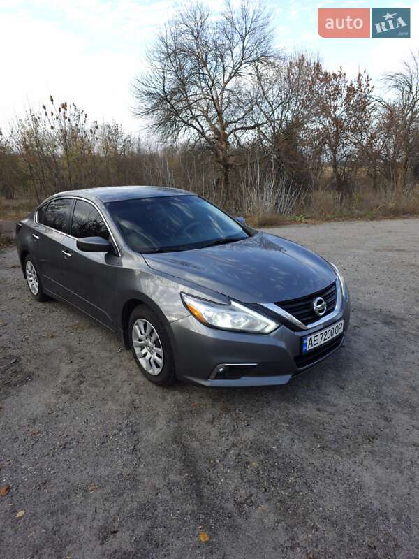 Седан Nissan Altima 2016 в Днепре