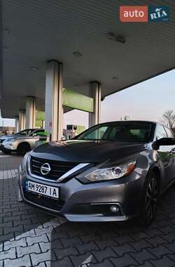 Седан Nissan Altima 2017 в Житомире
