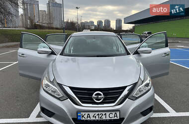 Седан Nissan Altima 2016 в Києві