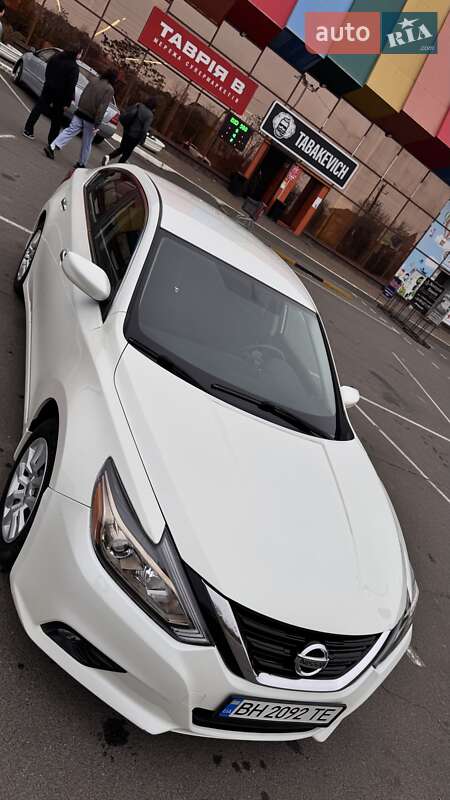 Седан Nissan Altima 2017 в Одессе