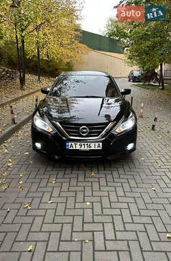 Седан Nissan Altima 2017 в Киеве