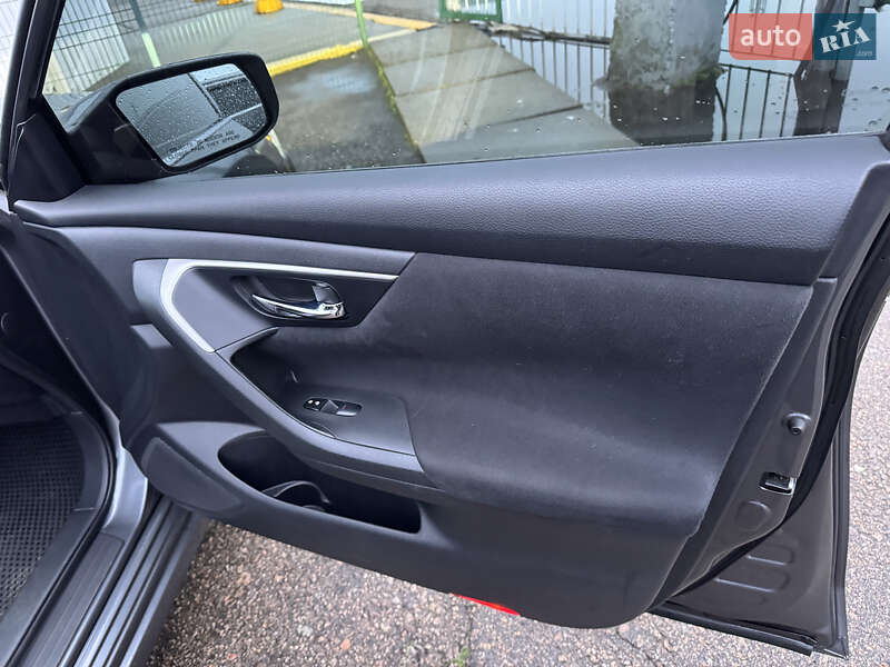 Седан Nissan Altima 2014 в Киеве