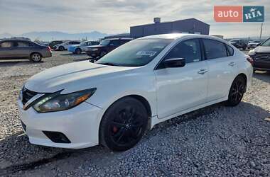 Седан Nissan Altima 2017 в Виннице