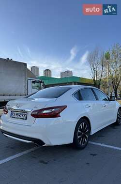 Седан Nissan Altima 2017 в Києві