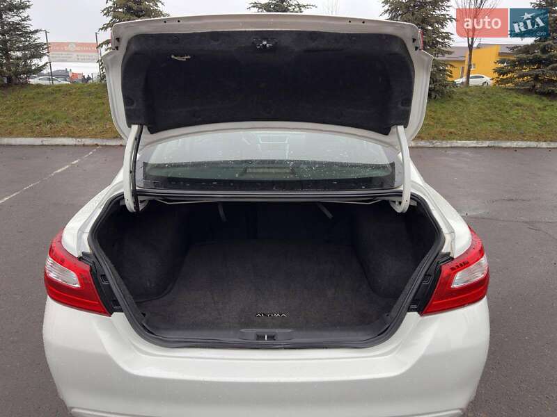 Седан Nissan Altima 2017 в Ровно