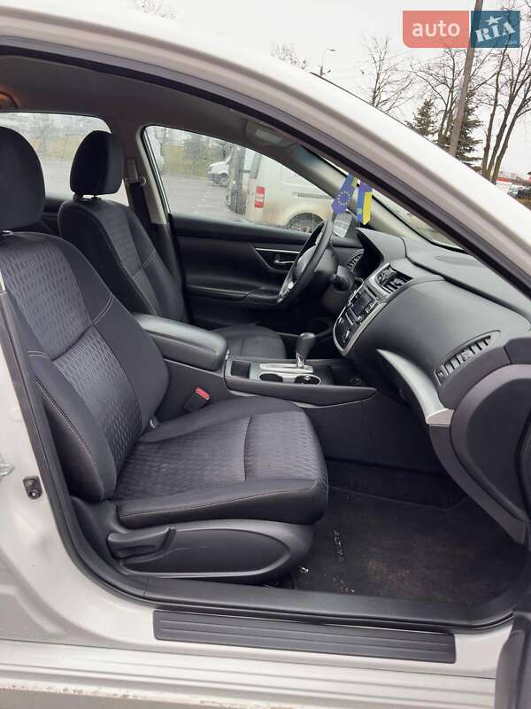 Седан Nissan Altima 2017 в Ровно