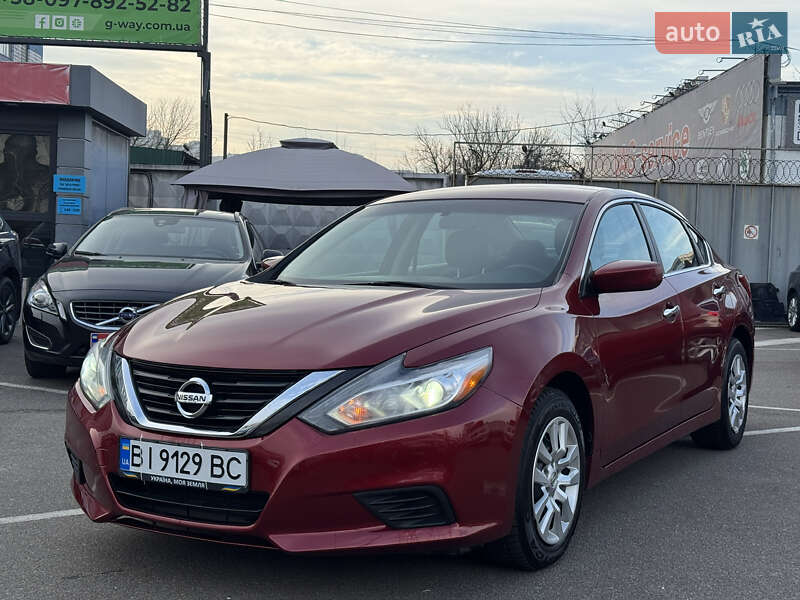 Седан Nissan Altima 2015 в Киеве