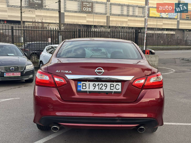 Седан Nissan Altima 2015 в Киеве