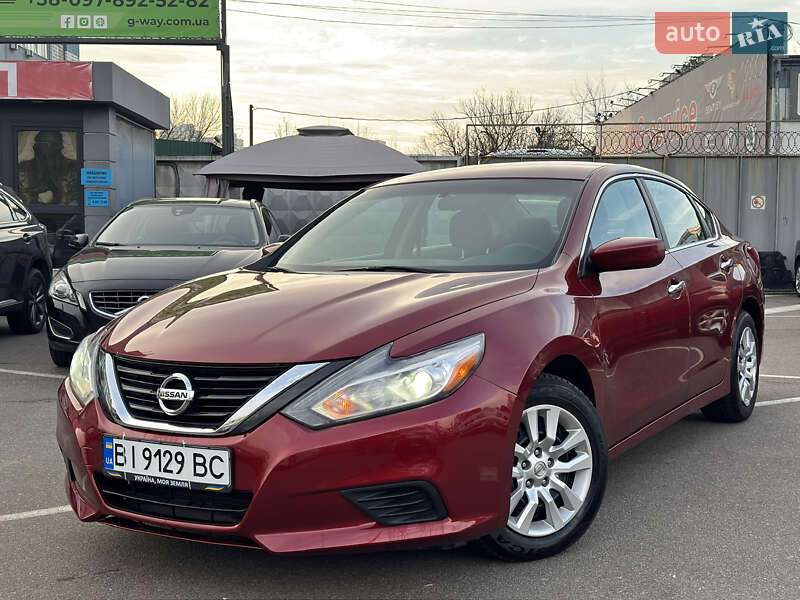 Седан Nissan Altima 2015 в Киеве