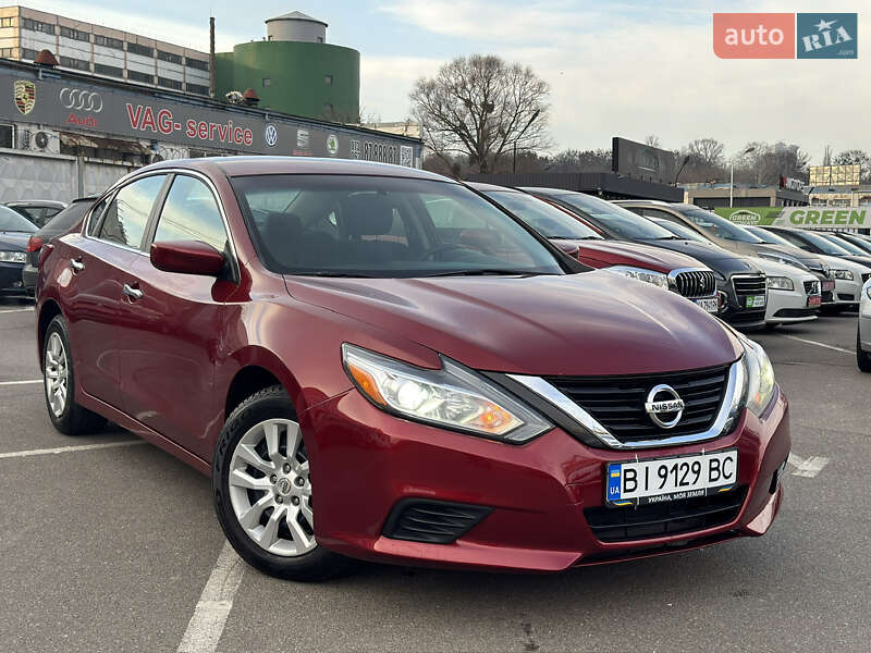 Седан Nissan Altima 2015 в Киеве