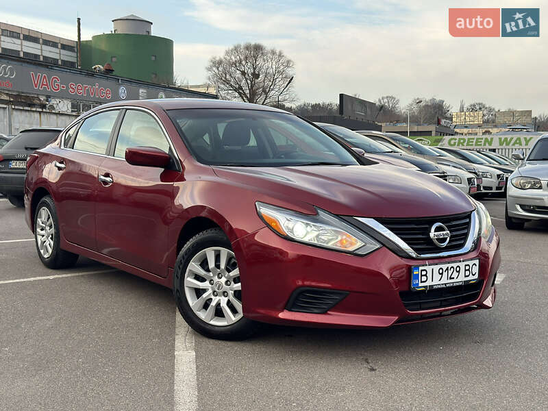 Седан Nissan Altima 2015 в Киеве