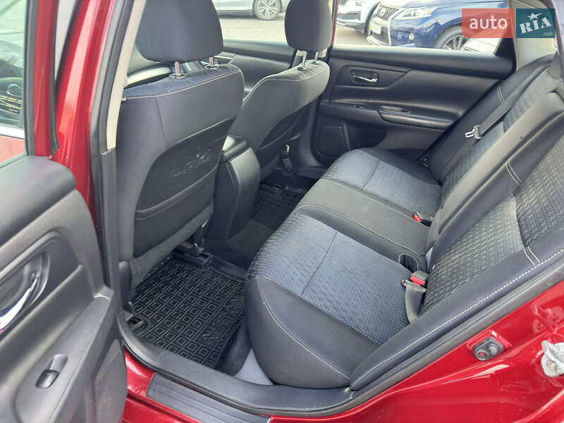 Седан Nissan Altima 2015 в Киеве