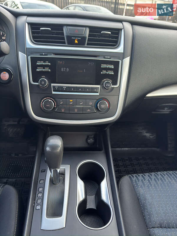 Седан Nissan Altima 2015 в Киеве