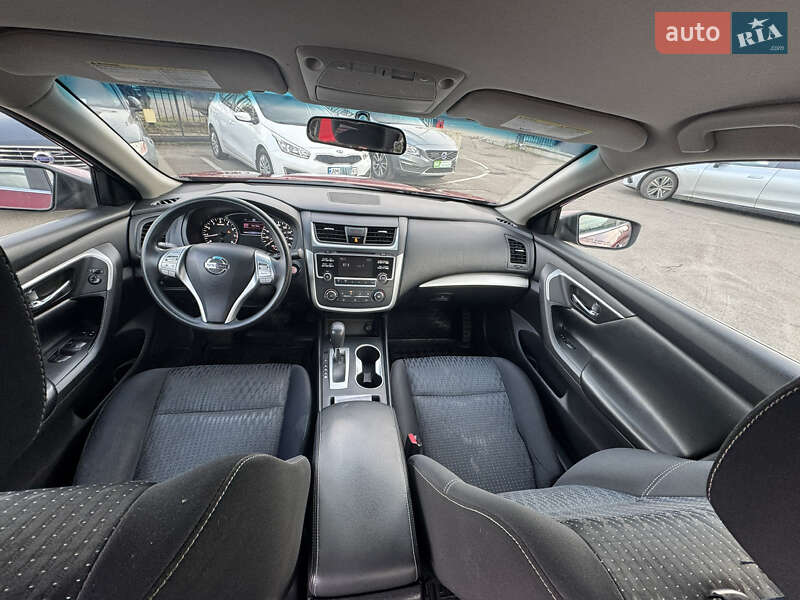 Седан Nissan Altima 2015 в Киеве