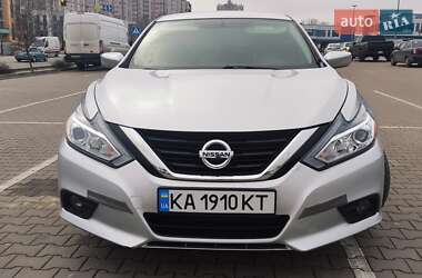 Седан Nissan Altima 2017 в Киеве
