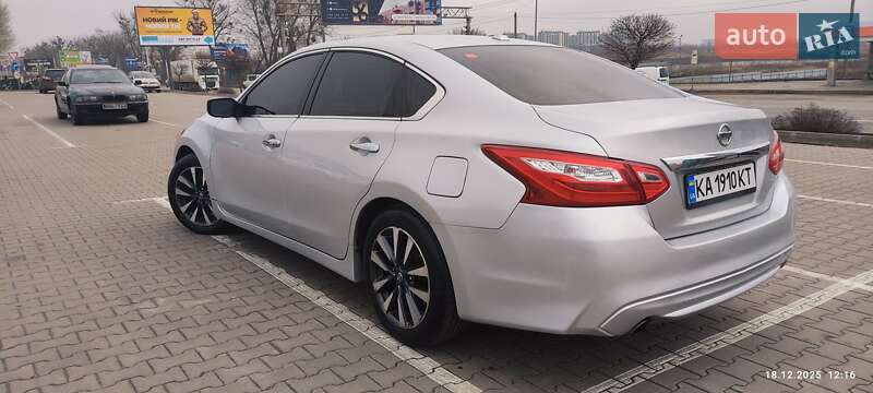 Седан Nissan Altima 2016 в Києві