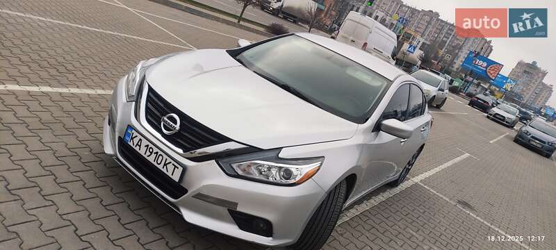 Седан Nissan Altima 2016 в Києві
