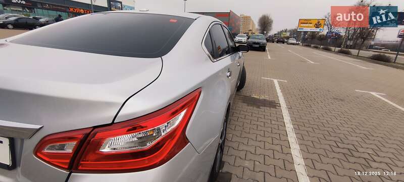 Седан Nissan Altima 2016 в Києві