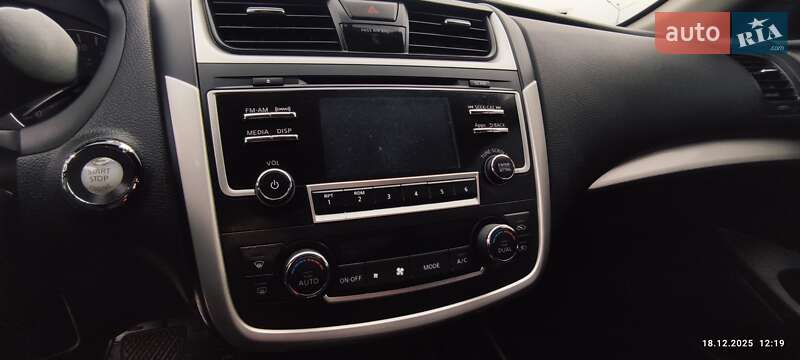 Седан Nissan Altima 2016 в Києві