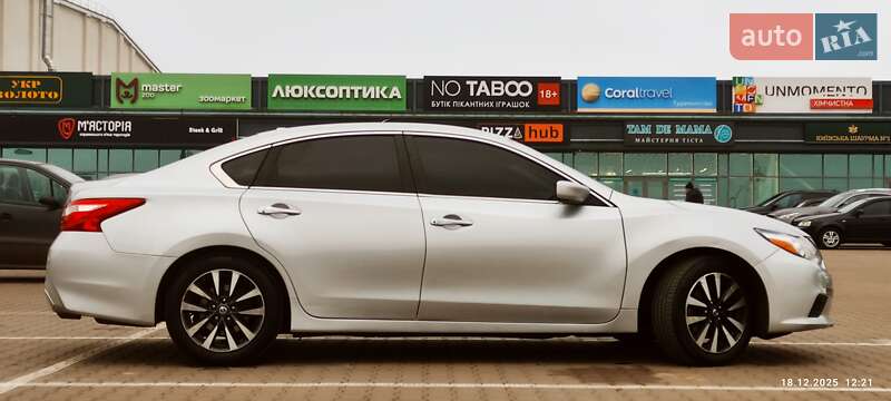 Седан Nissan Altima 2016 в Києві