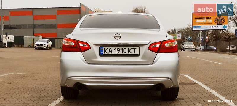 Седан Nissan Altima 2016 в Києві
