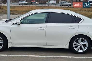 Седан Nissan Altima 2014 в Вишгороді
