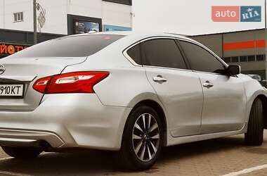 Седан Nissan Altima 2016 в Киеве