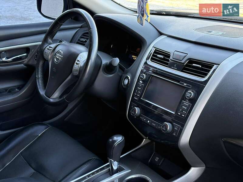 Седан Nissan Altima 2015 в Миколаєві