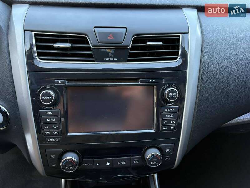 Седан Nissan Altima 2015 в Миколаєві